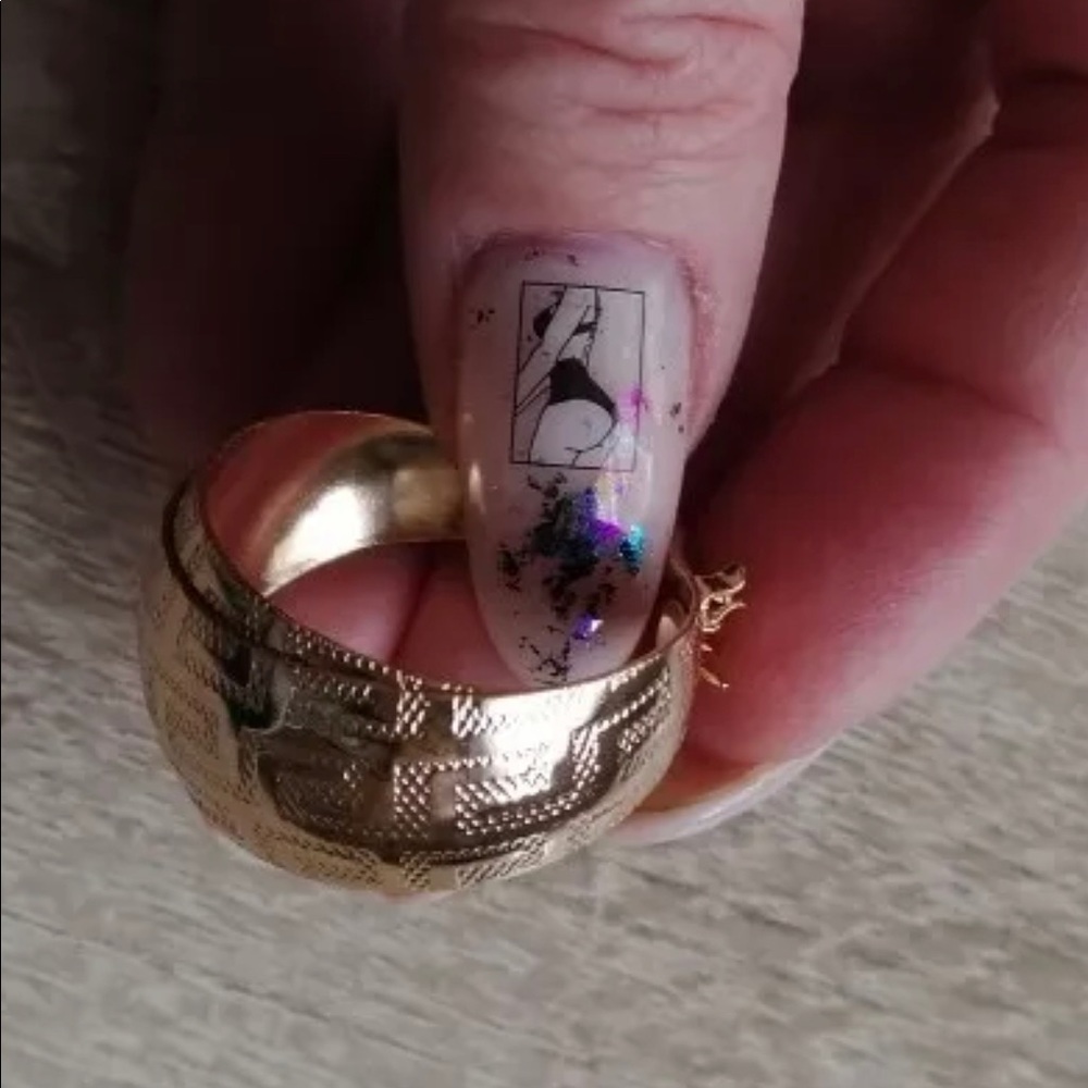 New Luxury Round Hoop Earrings - Picture 4 of 8